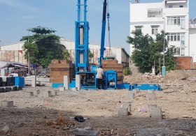 Ép cọc bê tông làm móng cho nhà 3 tầng diện tích 4x12
