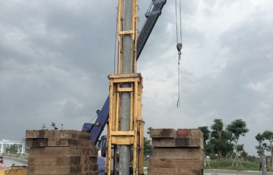 Ép cọc bê tông tải sắt