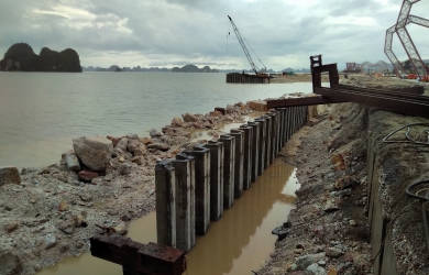 Ép cọc bê tông bờ kè, bờ sông